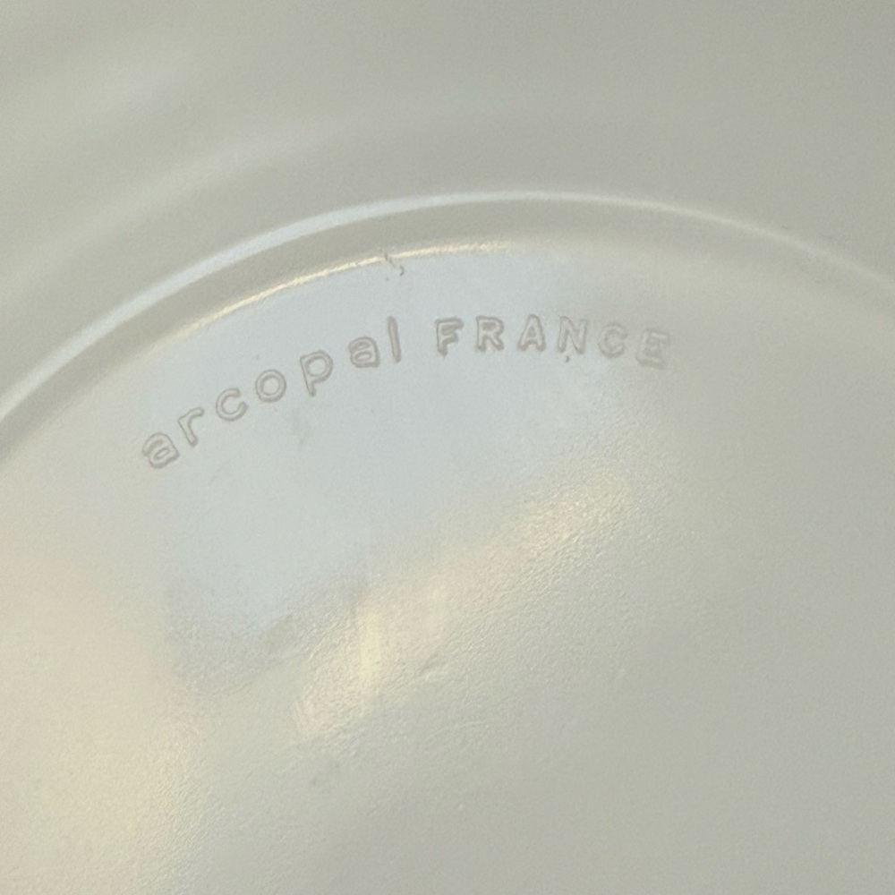 Arcopal France Vintage Milk Glass Dinner Plates, sets of 11 - Picture 2 of 9